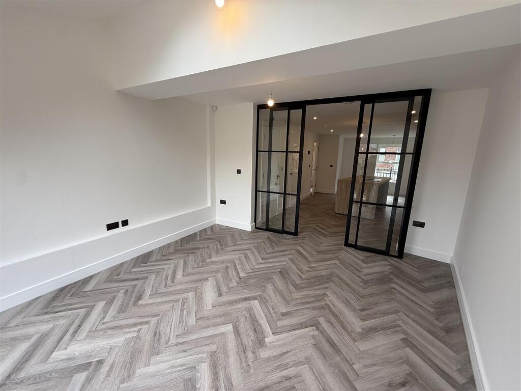House in Stockport - View 4