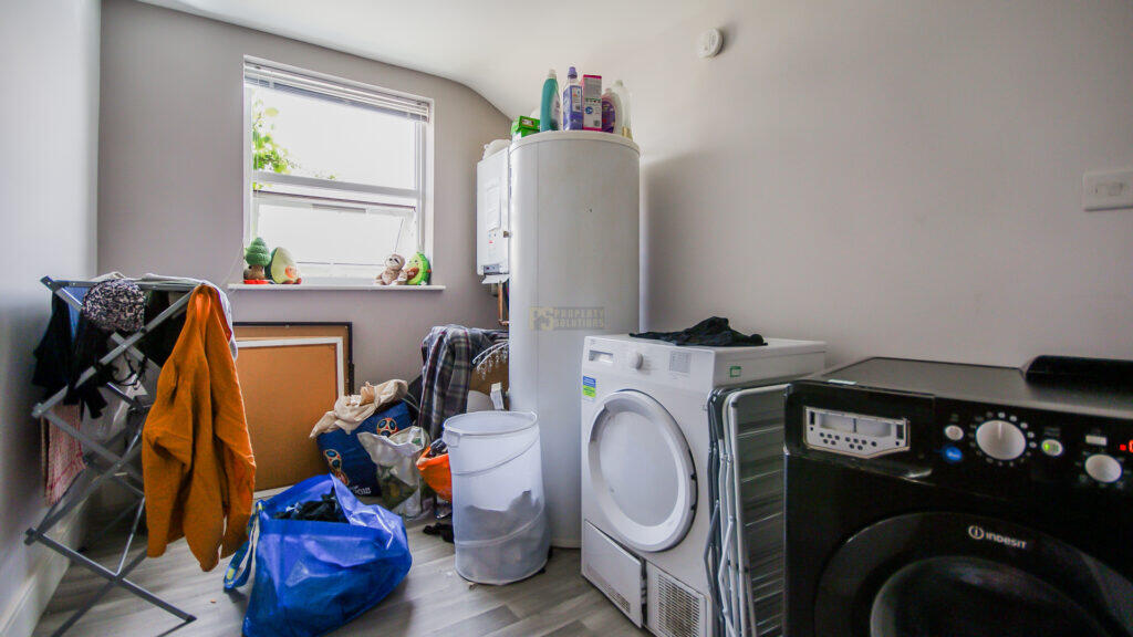 6 bedroom terraced house for rent