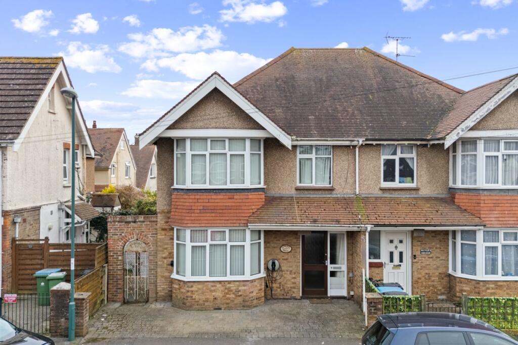 4-bed semi-detached on Cavendish Road, Bognor Regis, PO21 2JW, £325,000