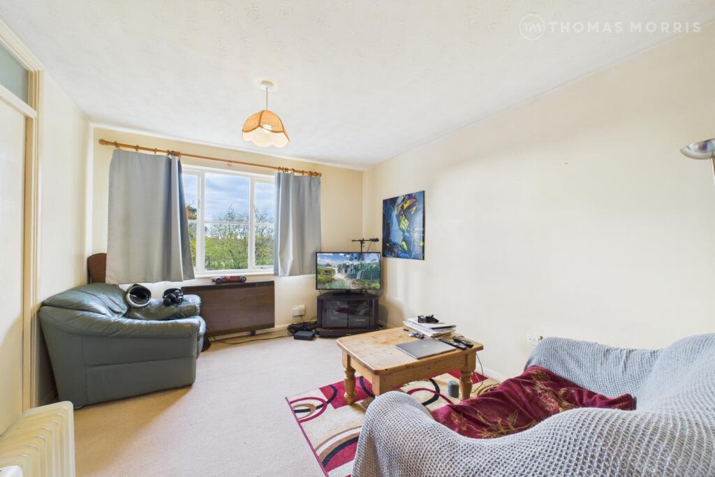 2-bed apartment on 31, The Brambles, £170,000