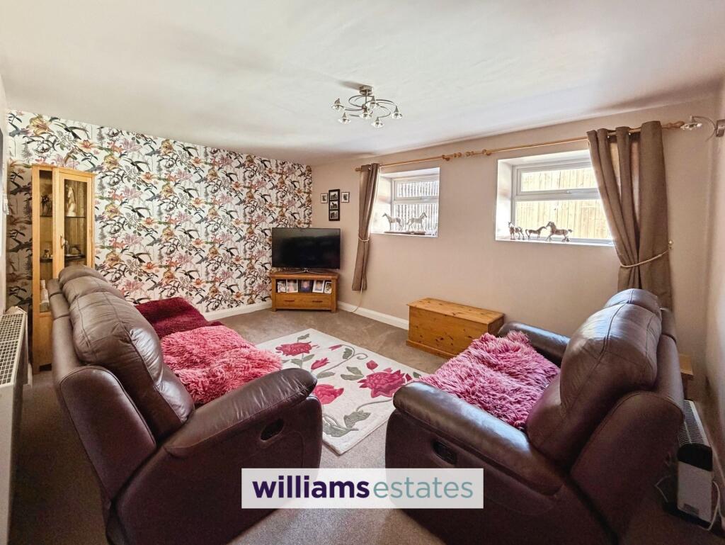 Rhos Street, Ruthin, LL15 photo 4