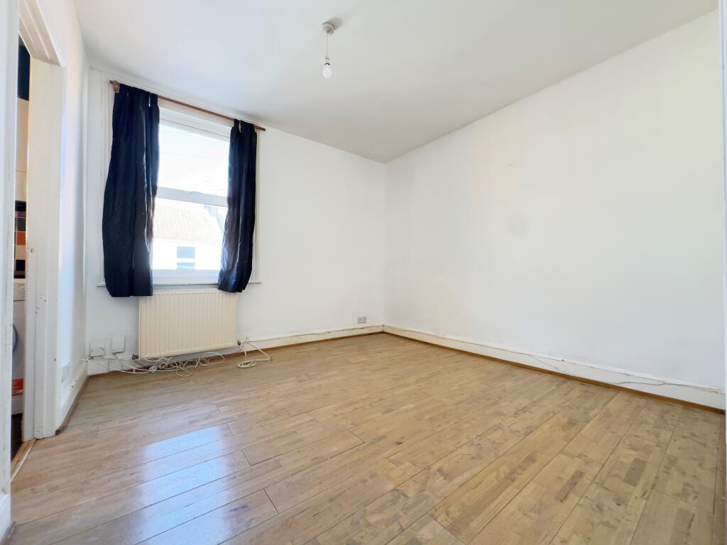 Apartment in Brighton - View 3
