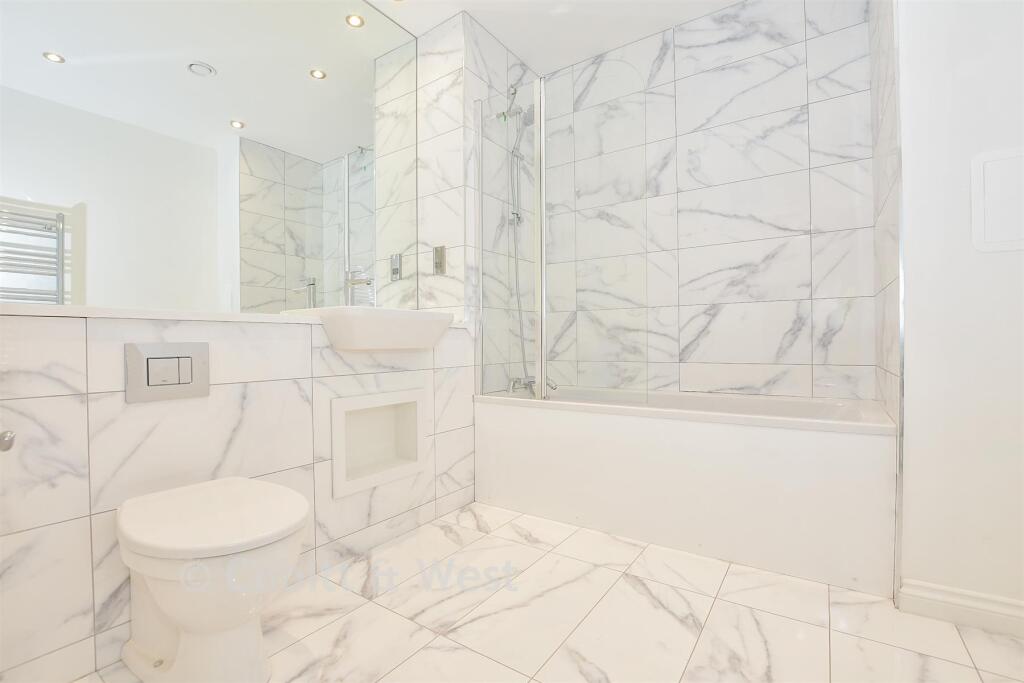 Apartment in Maidstone, Shepway - More