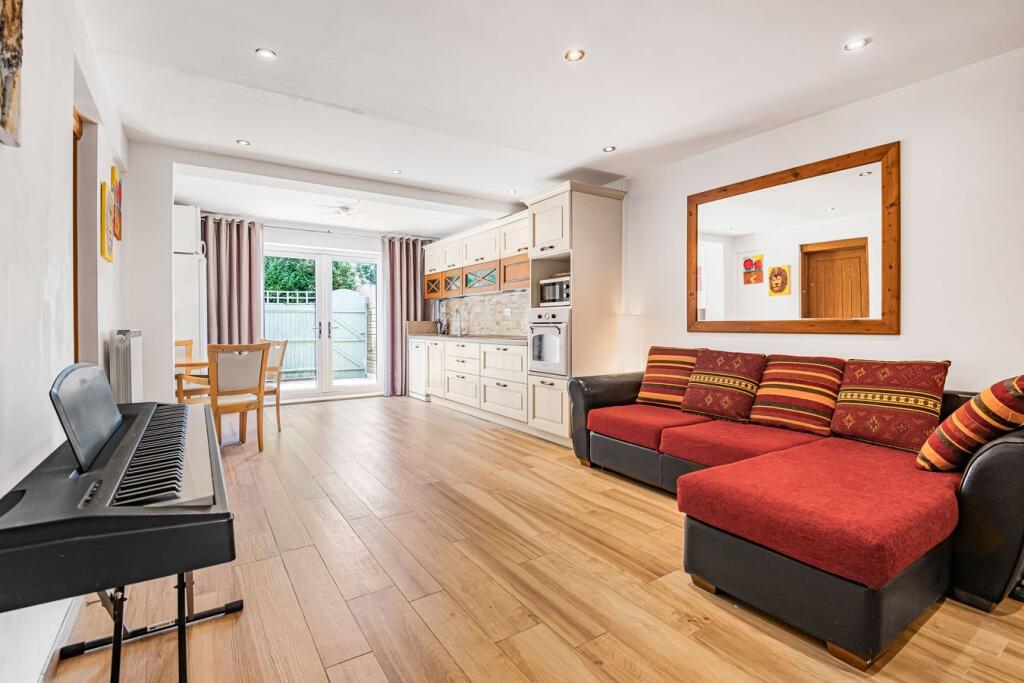 House in Hatfield, Birchwood - View 3