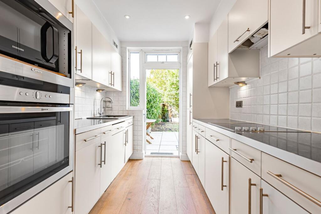 House in London - View 5