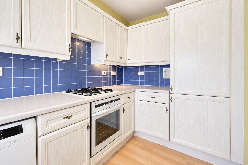 Apartment in Enfield - View 4