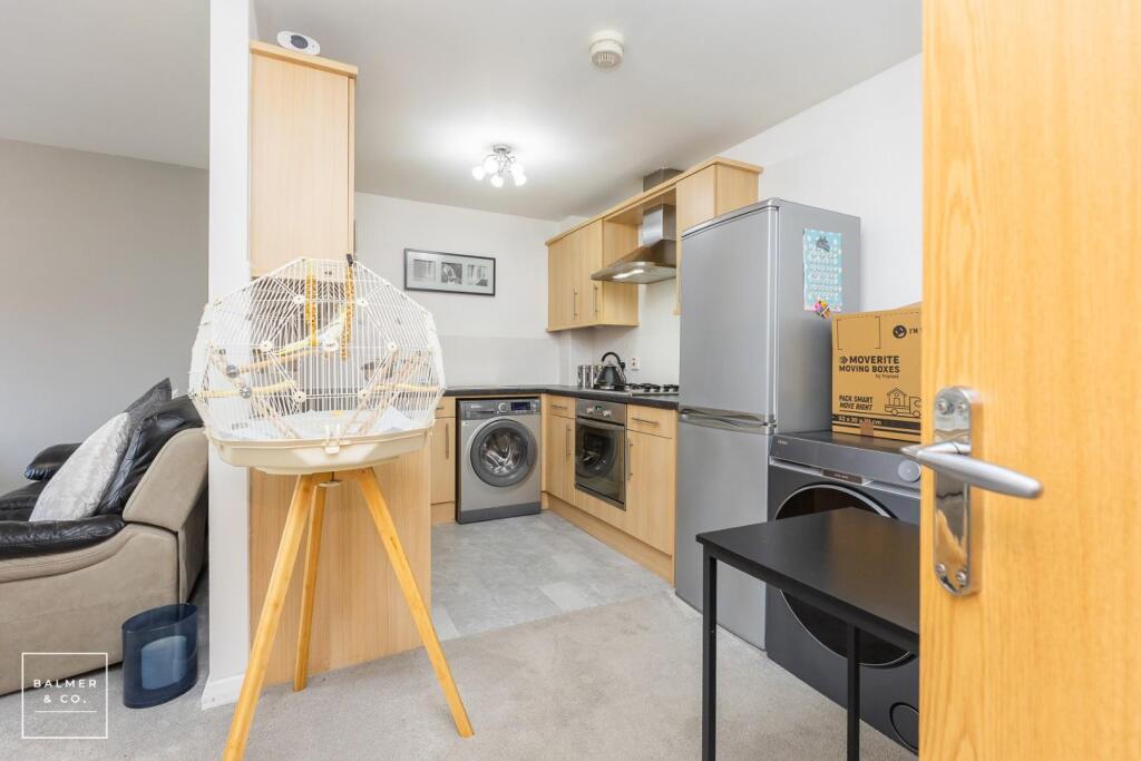 Apartment in Leigh, Bedford - More