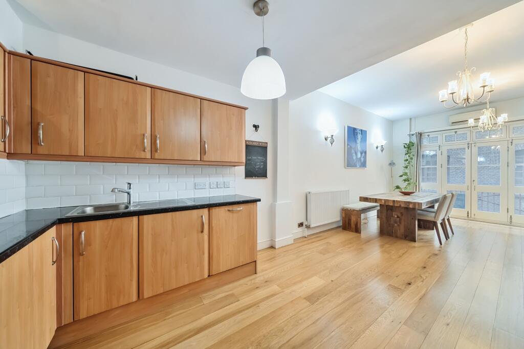 Apartment in London - View 5