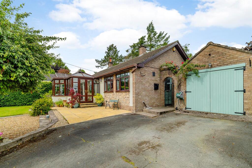 3-bed bungalow on Crendon, Montford Bridge, Shrewsbury, SY4 1HA, £415,000