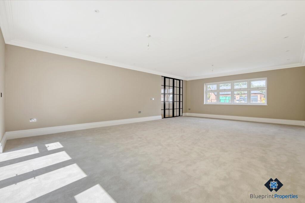 House in Brentwood, Doddinghurst - More
