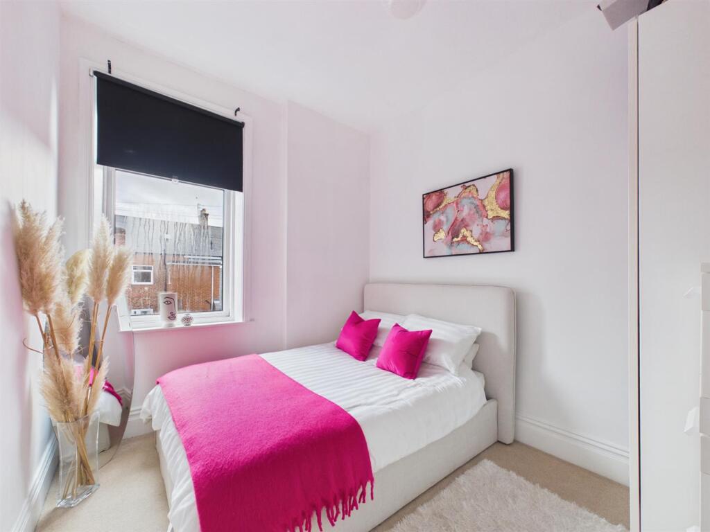 Apartment in North Tyneside, North East - View 6