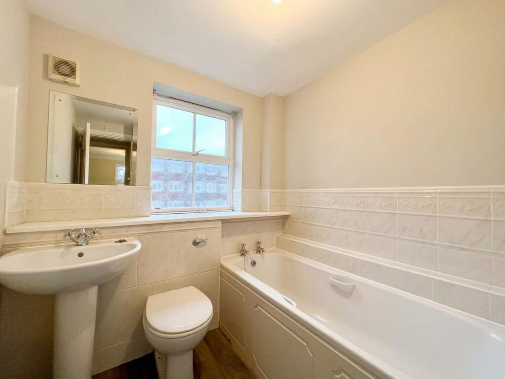 Apartment in Stockport - View 4