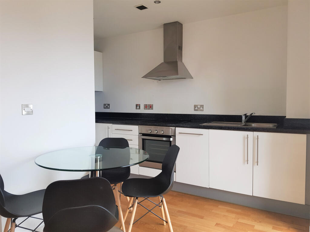 Main image of property: 250 The Quays, Salford, M50