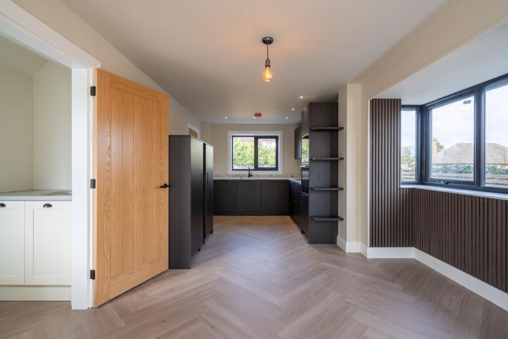 House in Dartford - More