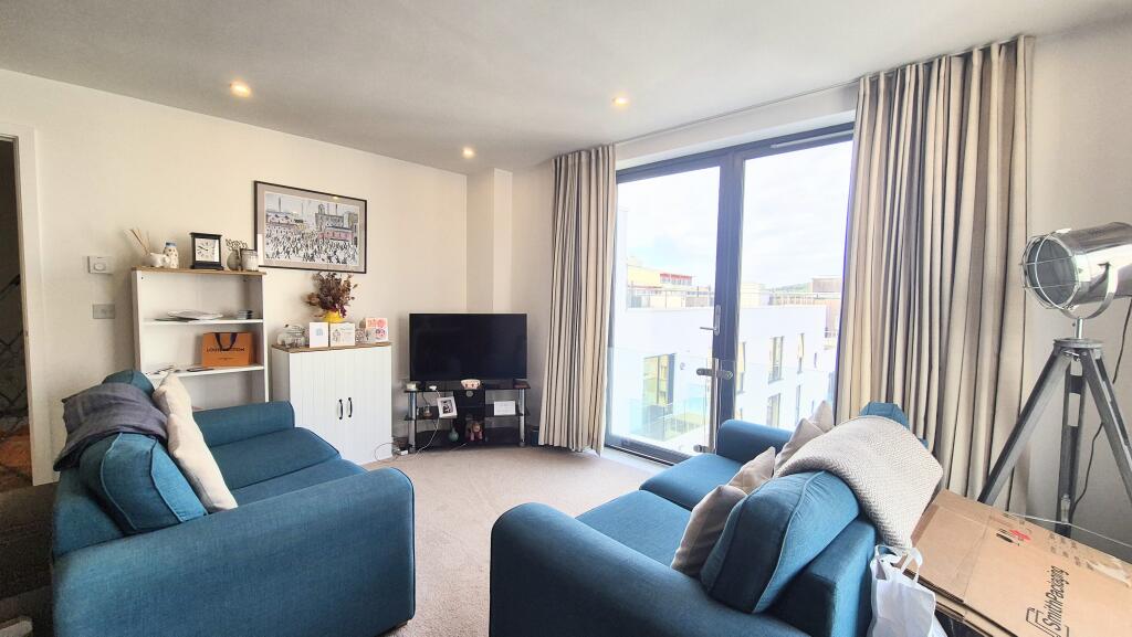 Apartment in Bristol - View 3