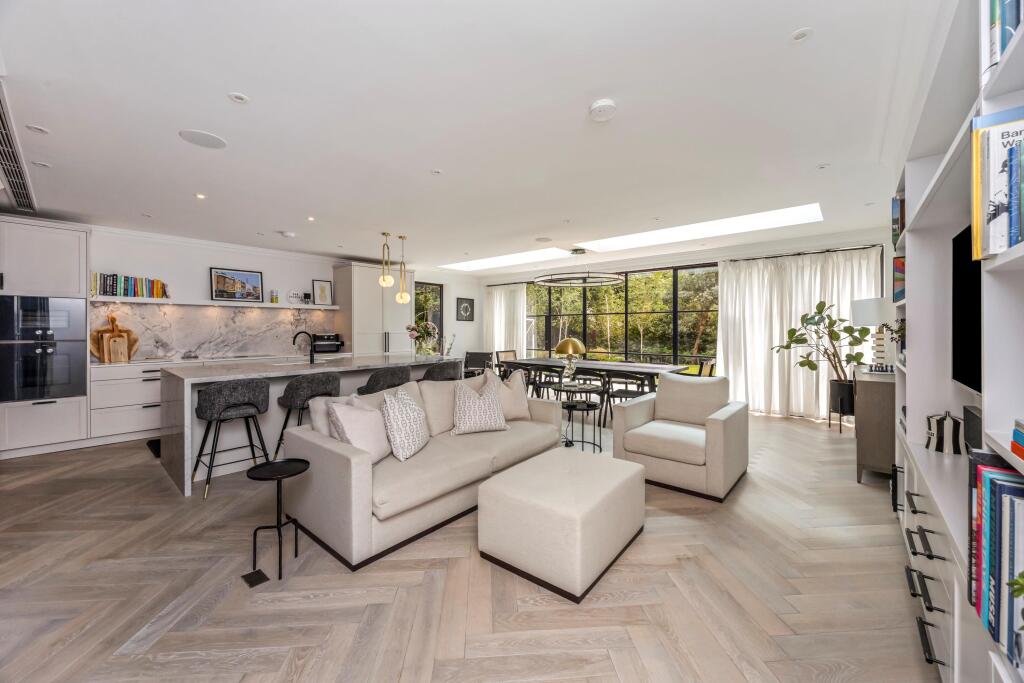 House in Mole Valley, Ashtead Park - View 3