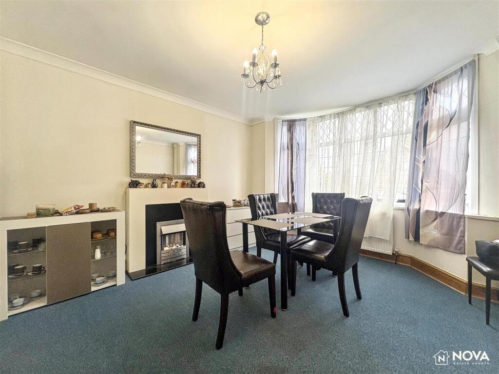 House in Luton - View 2