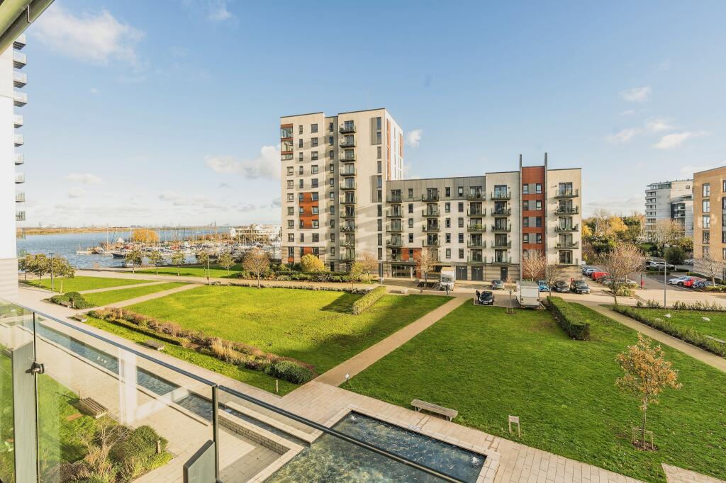 2-bed flat on Pegasus Way, Gillingham, Kent, ME7, £205,000