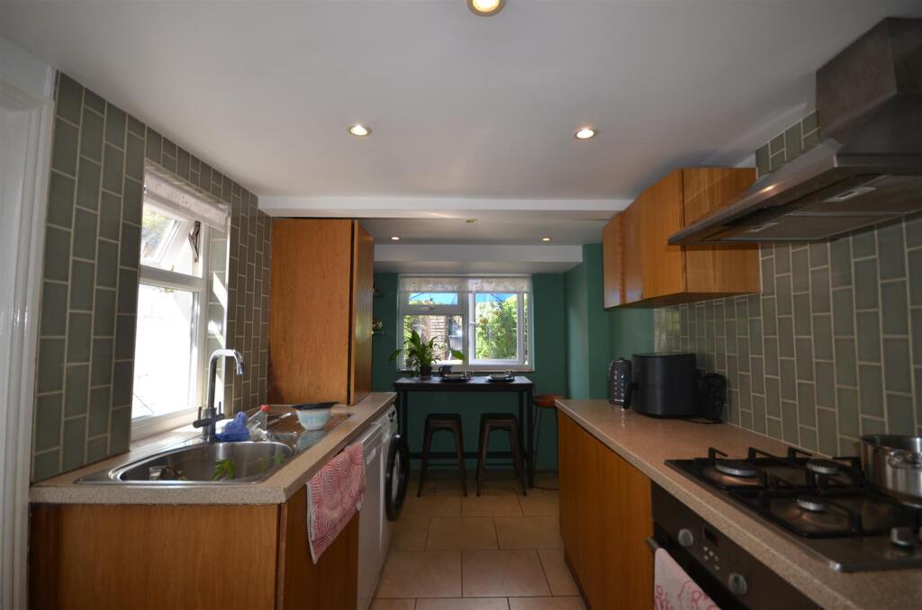House in London - View 5