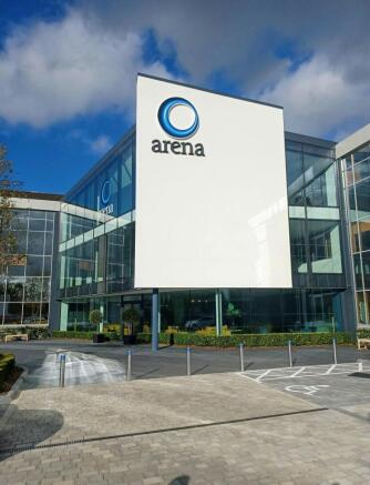 100 Berkshire Place Winnersh offices 2 to 200 people 4.jpg