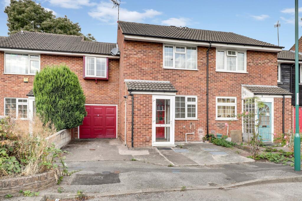 Main image of property: Lodge Close, Nottingham, NG8