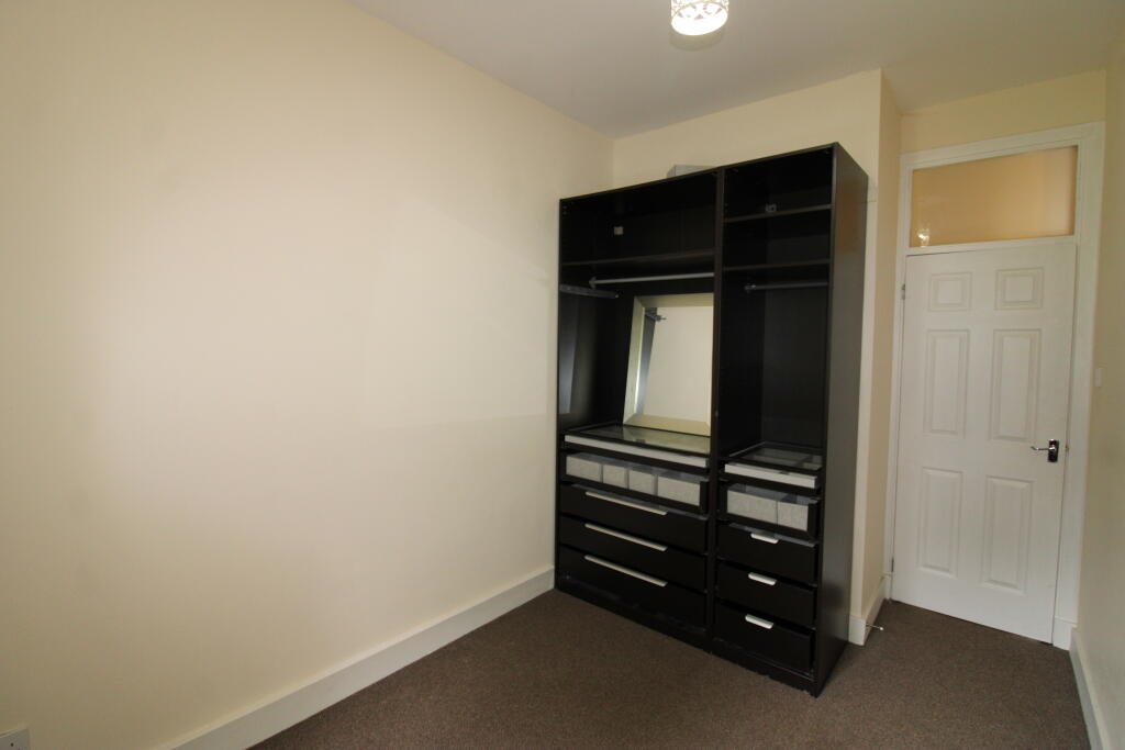 Apartment in Paisley, Renfrewshire - More