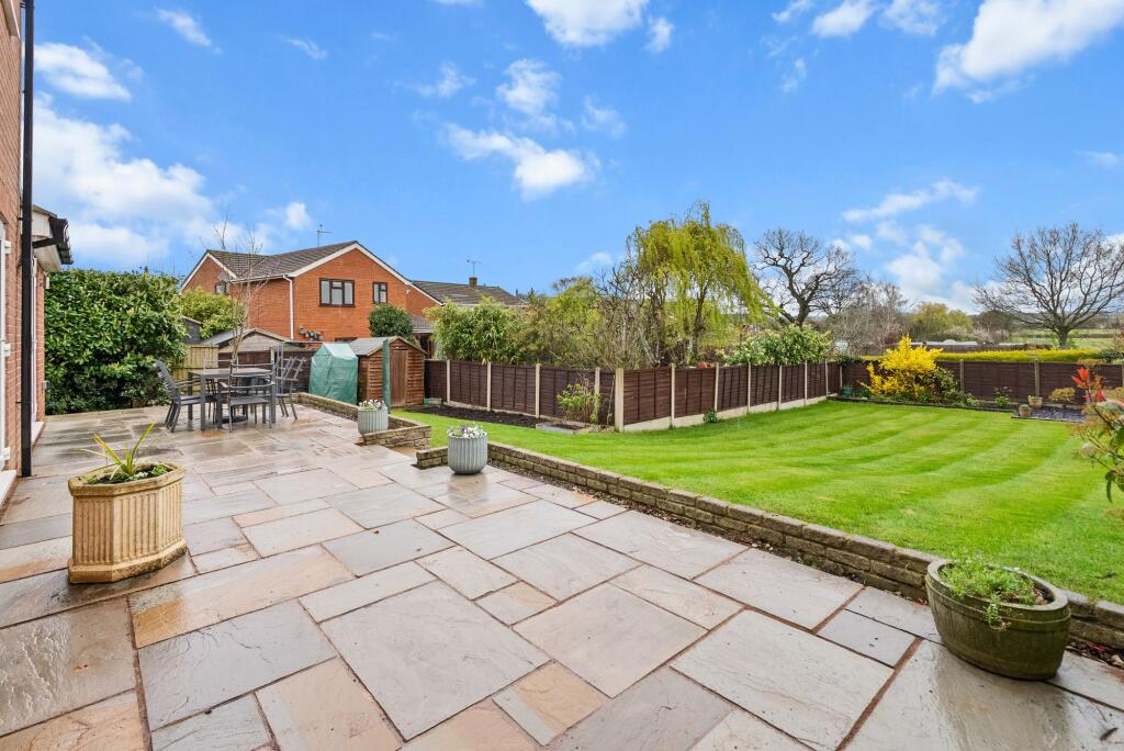Shrubbery Road, Drakes Broughton, WR10 photo 3