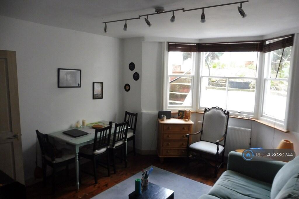 Apartment in Brighton, Round Hill - View 2