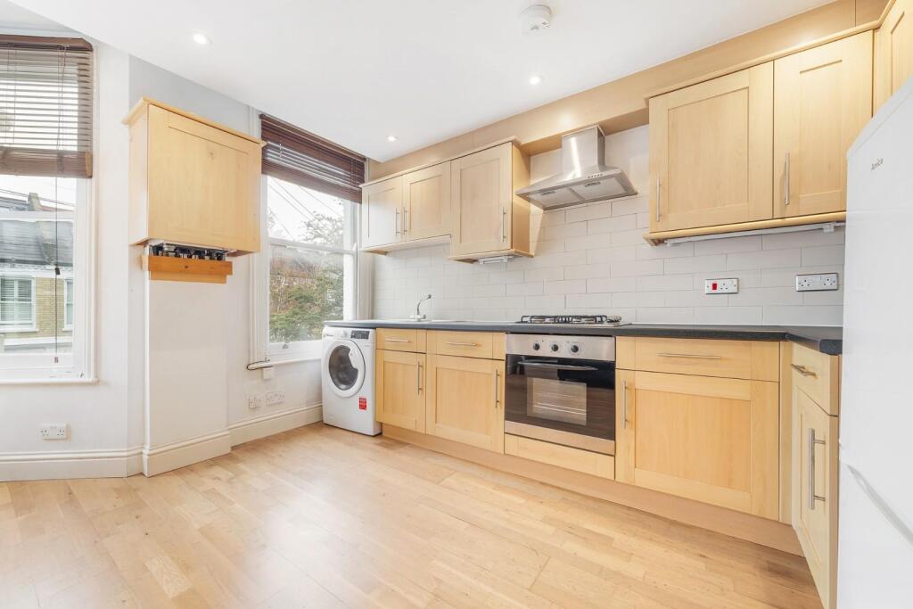 Apartment in London, Abbeville Village, Clapham - View 4