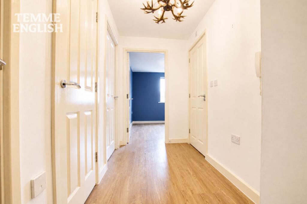 Apartment in Southend-on-Sea - More