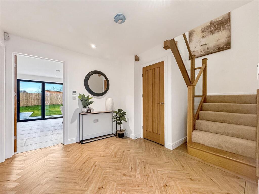 Walnut Close, Bitteswell, Lutterworth photo 3