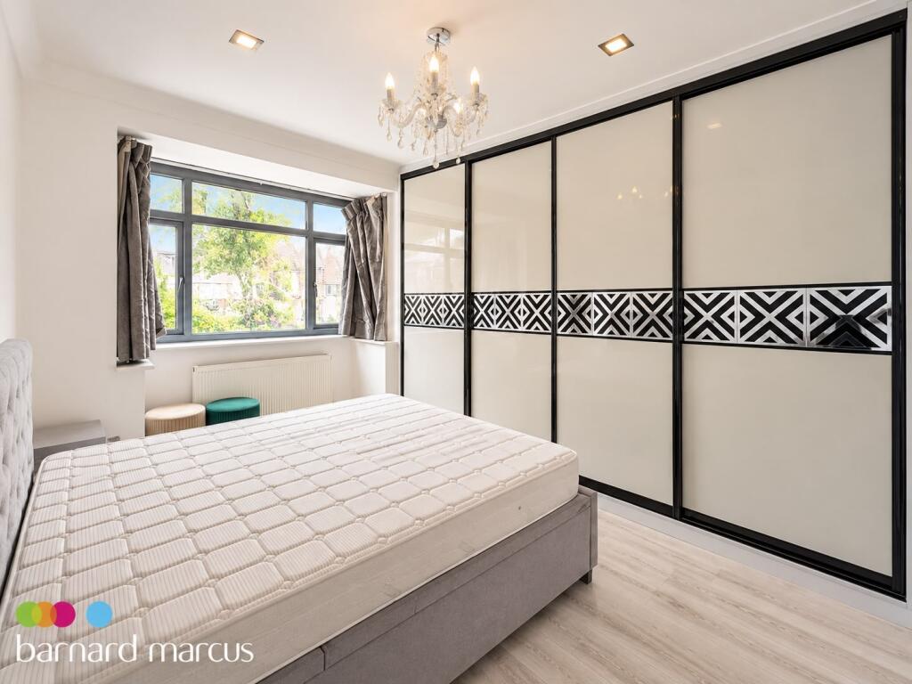 House in London - View 3