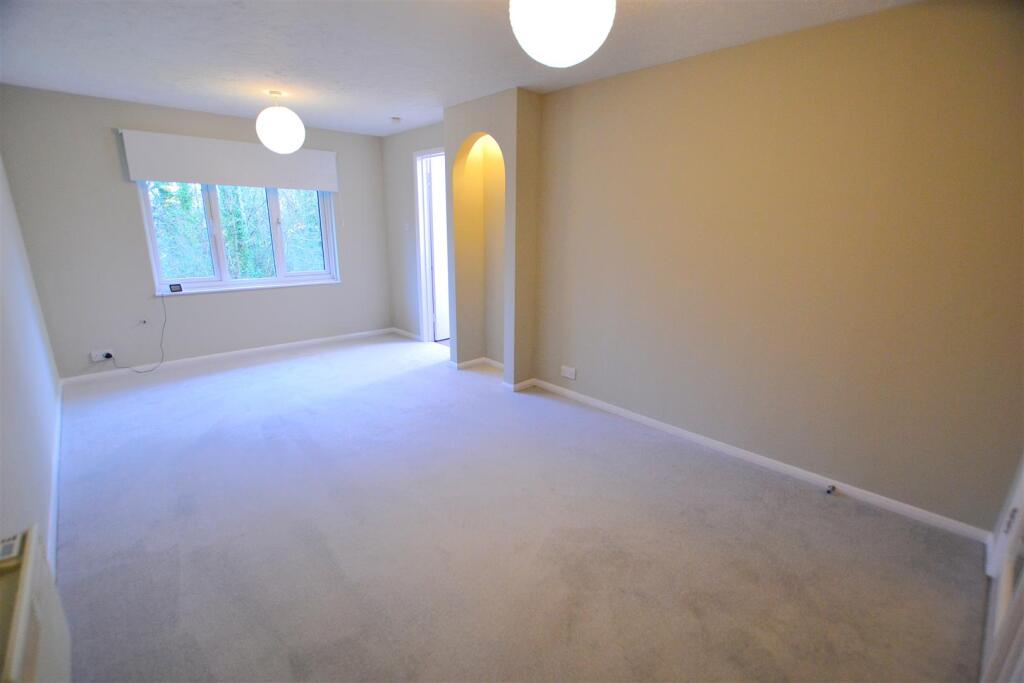 Tudor Close, Hatfield photo 2