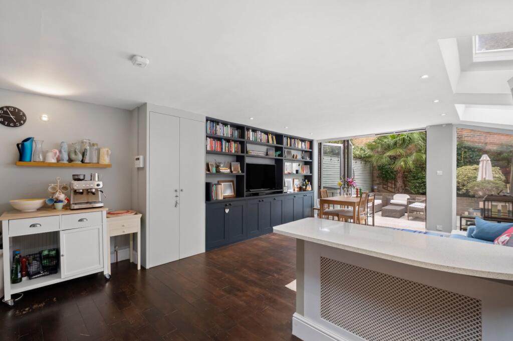 Apartment in London - More