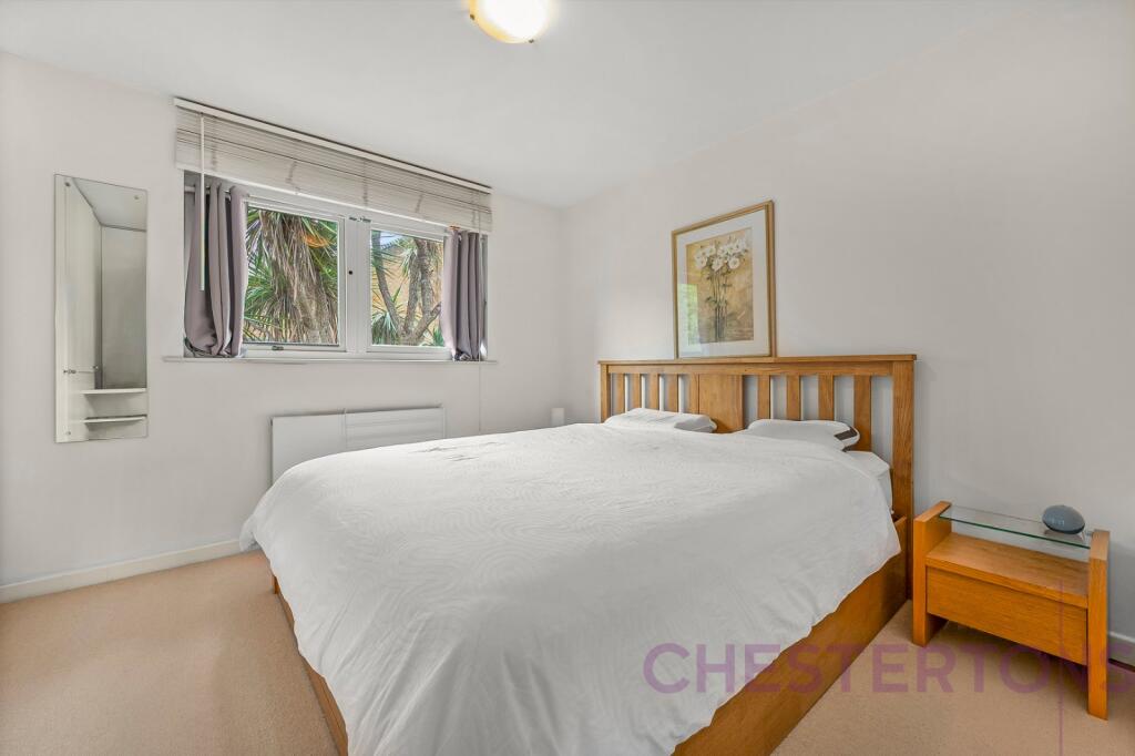 House in London, Clippers Quay, Isle of Dogs - More