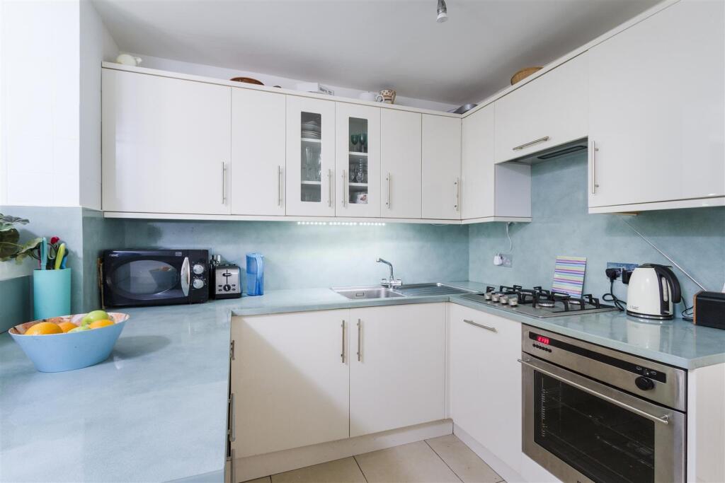 Apartment in London - View 3