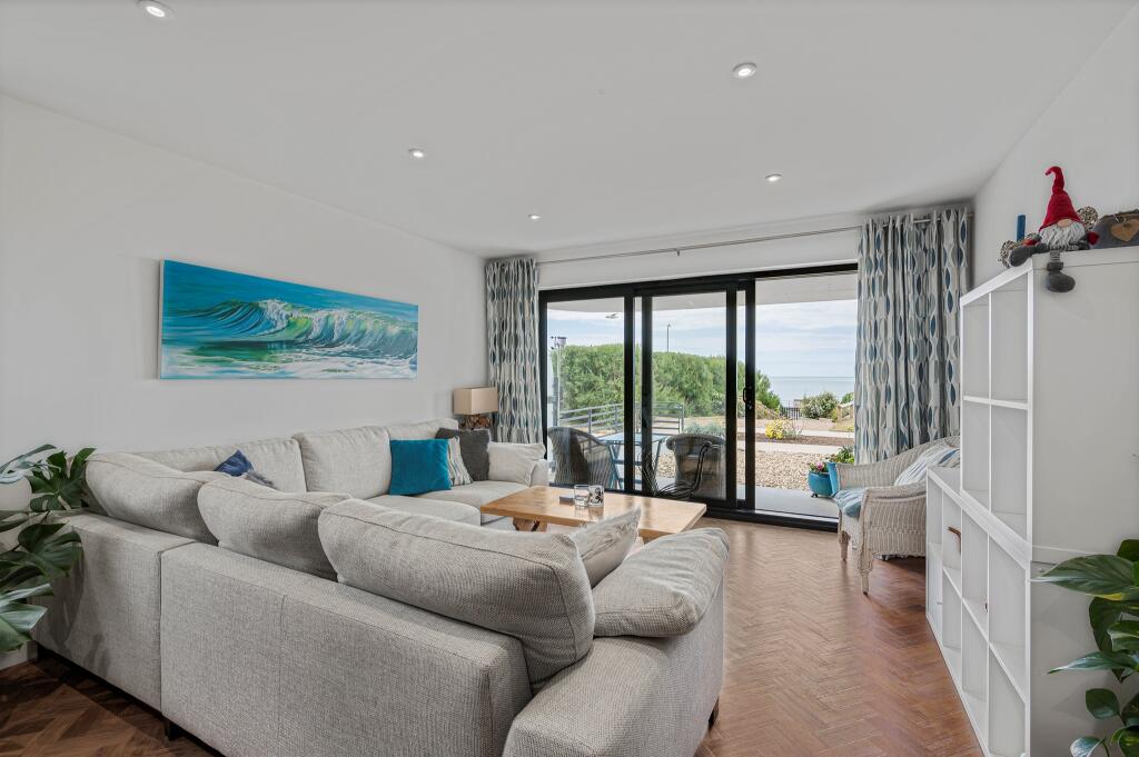 Apartment in Lewes, Seaford - More