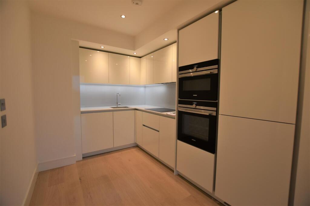 Apartment in Southall - View 2