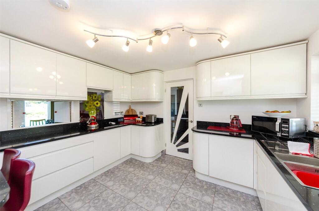 Gwelfor Estate, Cemaes Bay, Isle of Anglesey, LL67 photo 4