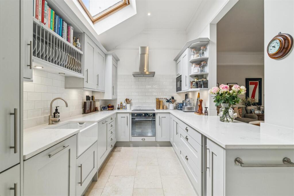 Apartment in London - View 5