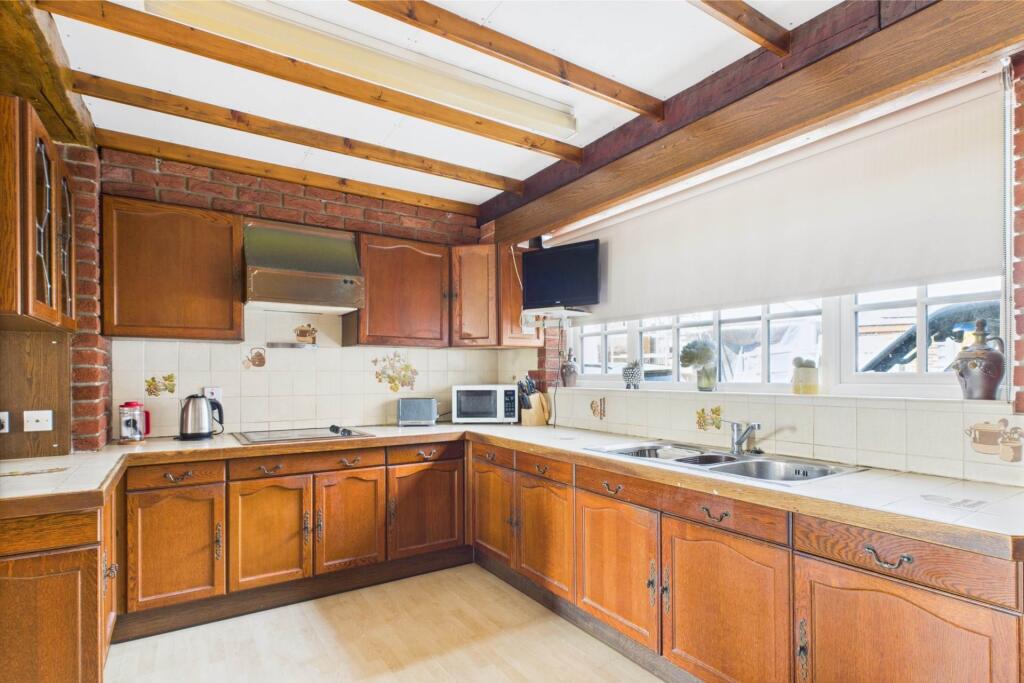 House in Gedling, Woodthorpe - More