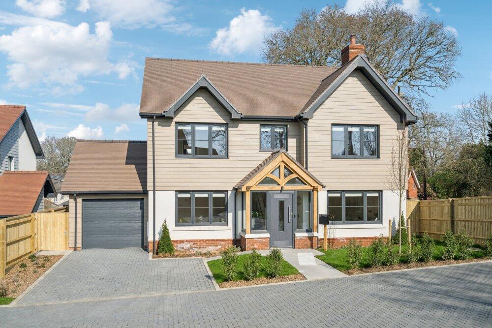 Main image of property: Brighton Road, Monks Gate, Horsham, West Sussex