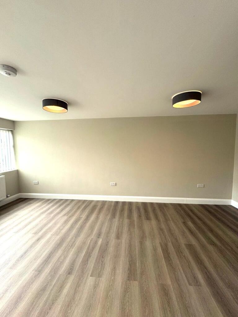 Apartment in Slough - View 4