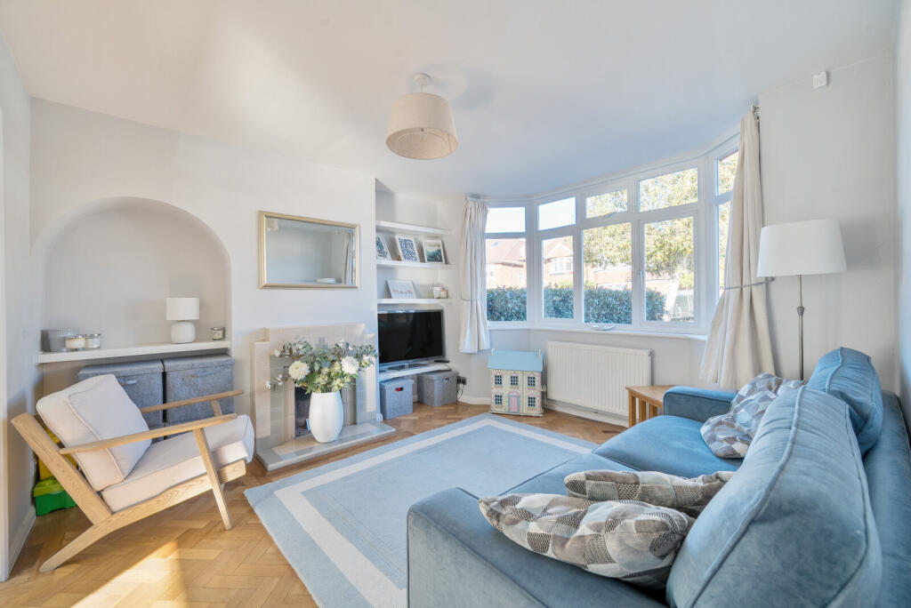 Gaston Way, Shepperton, TW17 photo 2