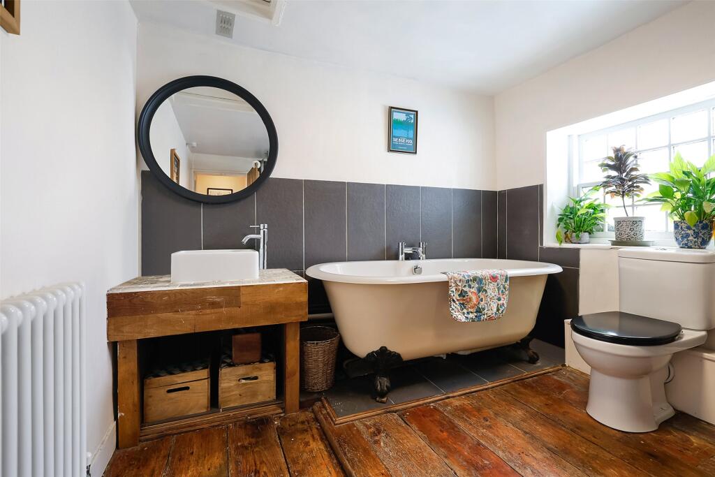 House in Mole Valley, Westcott - View 5