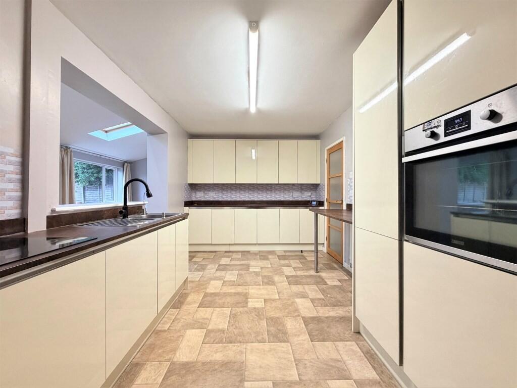 Arundel Way, Rushmere St Andrew photo 2