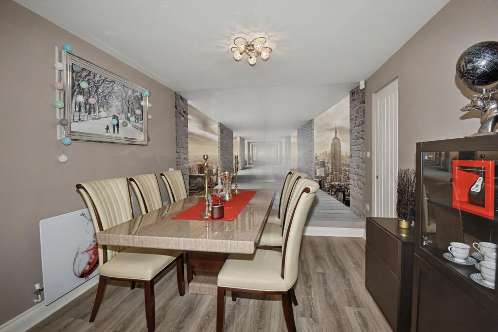 51, Manor Fields, Great Houghton, S72 photo 4