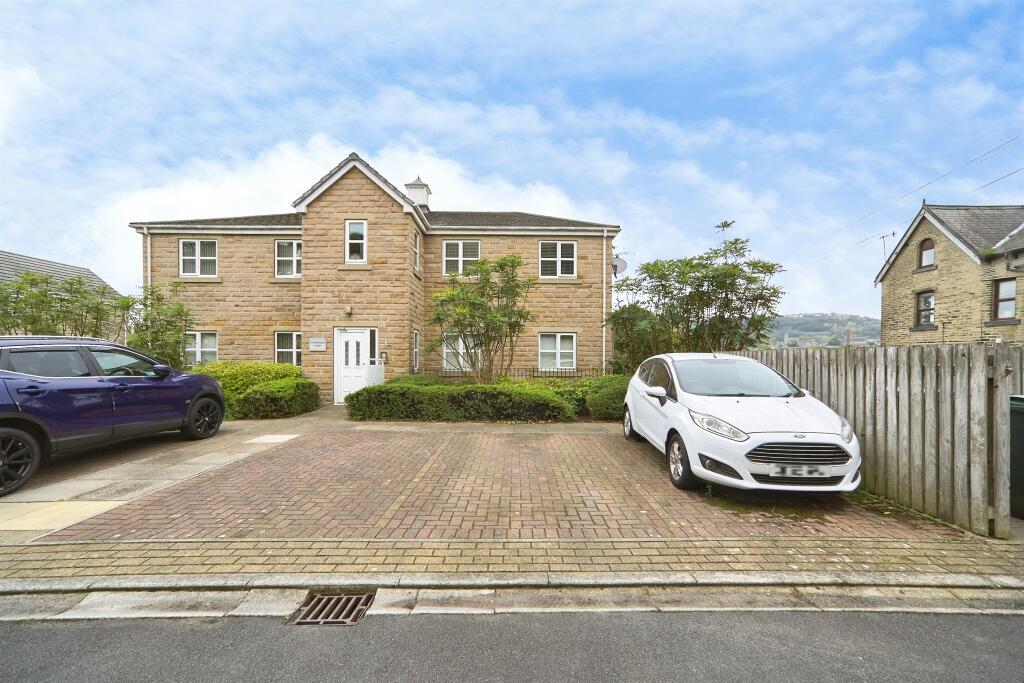 2-bed flat on Woodbottom Close, Baildon, Shipley, £160,000