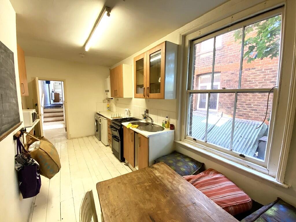 Apartment in Portsmouth - View 3