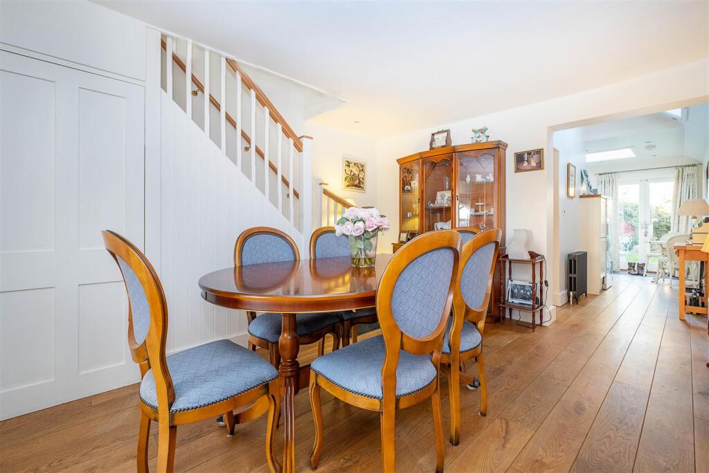 House in Elmbridge, Long Ditton - More